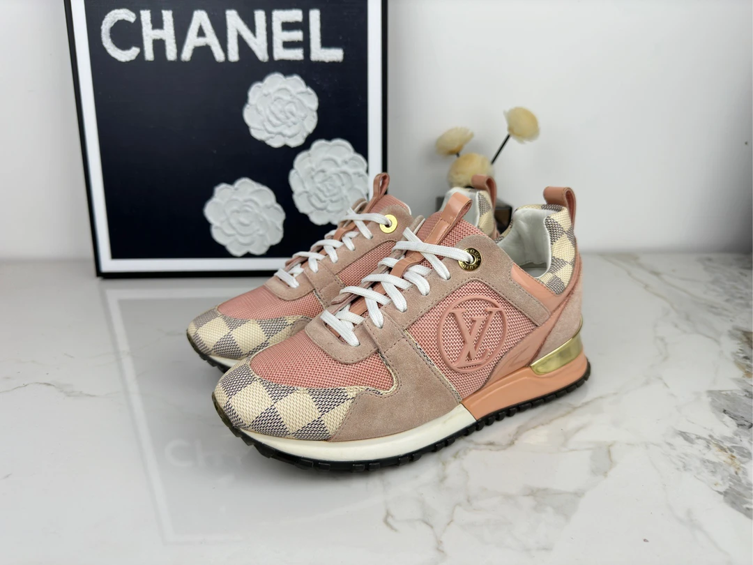 99新 LouisVuitton/路易威登 run away白粉棋盘格 35码/jm00050