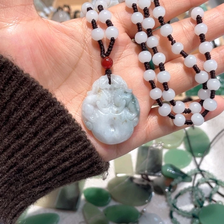 石英质玉未镶嵌颈饰