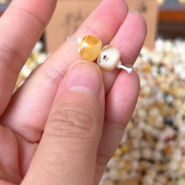 蜜蜡未镶嵌裸石8.9mm一对