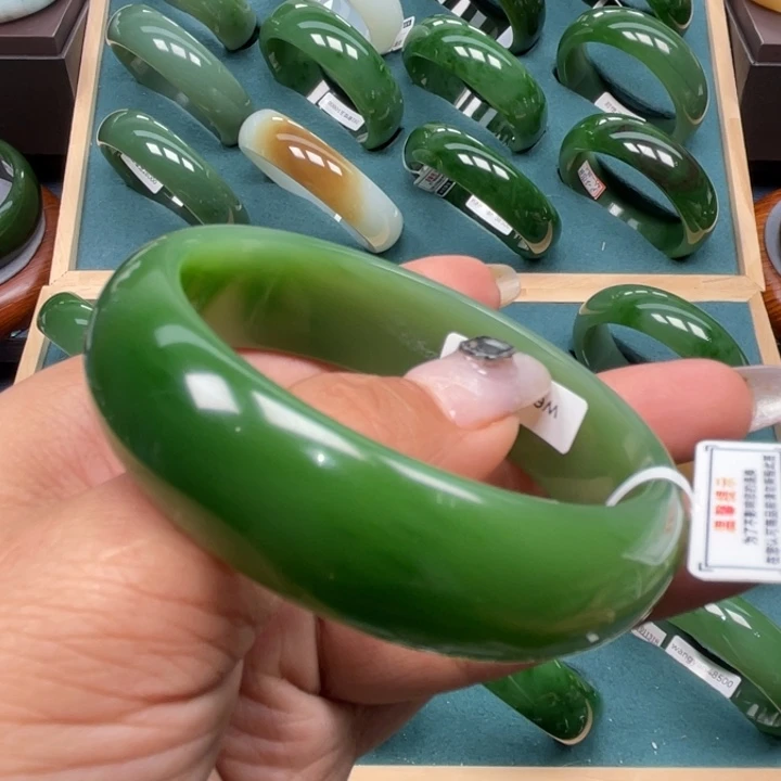 和田玉（碧玉）未镶嵌手镯