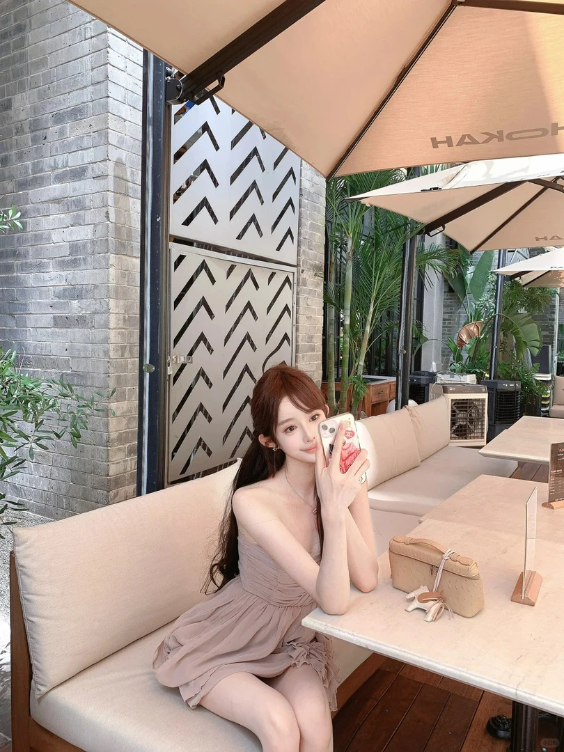 法式纯欲风高级感超好看蕾丝挂脖连衣裙2025夏季气质收腰蓬蓬短裙