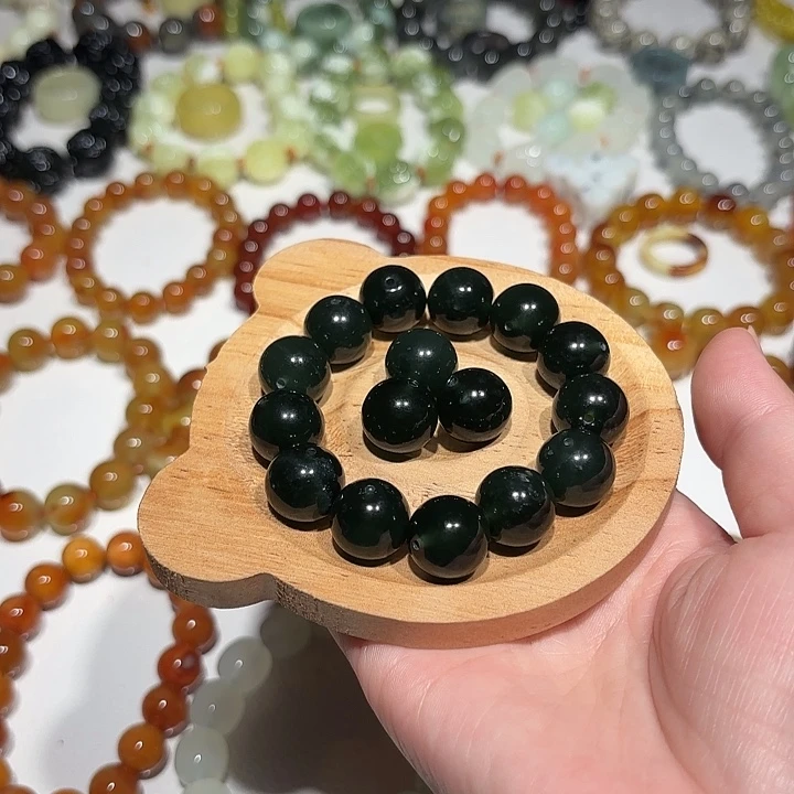 梅****未镶嵌蛇纹石玉手串