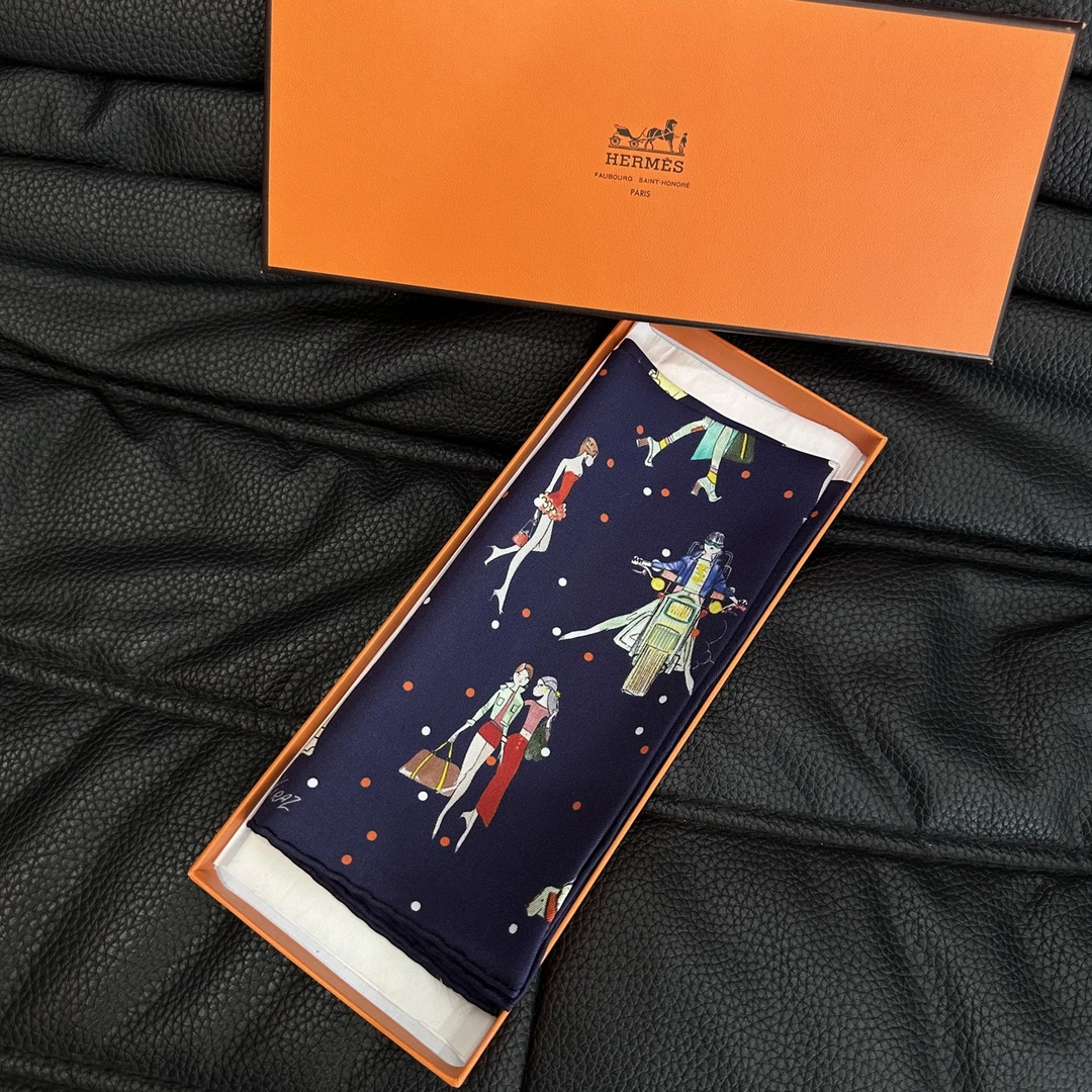 全新未使用 Hermes/爱马仕 蓝色方巾45X45 盒子