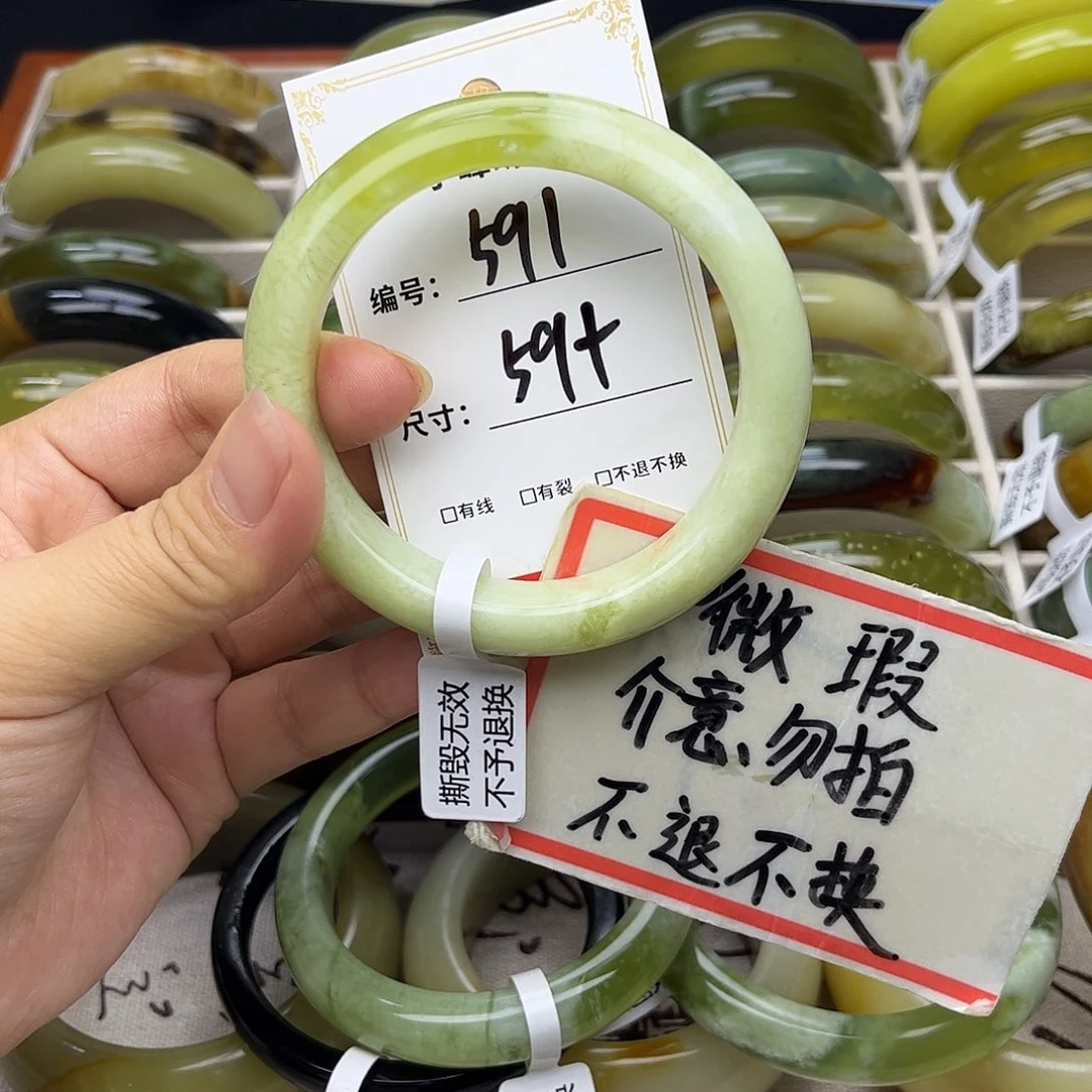 蛇纹石玉未镶嵌手镯