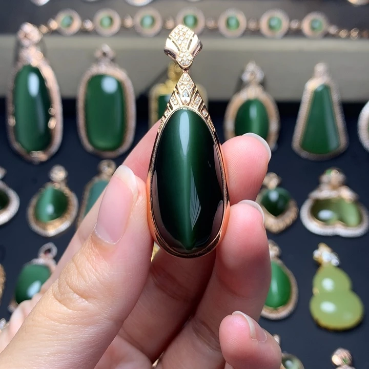 和田玉18K金镶嵌颈饰