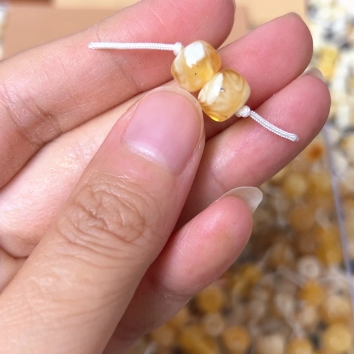 蜜蜡未镶嵌裸石8.6mm一对