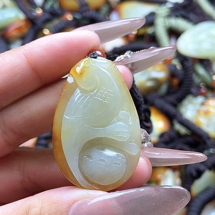 和田玉颈饰未镶嵌