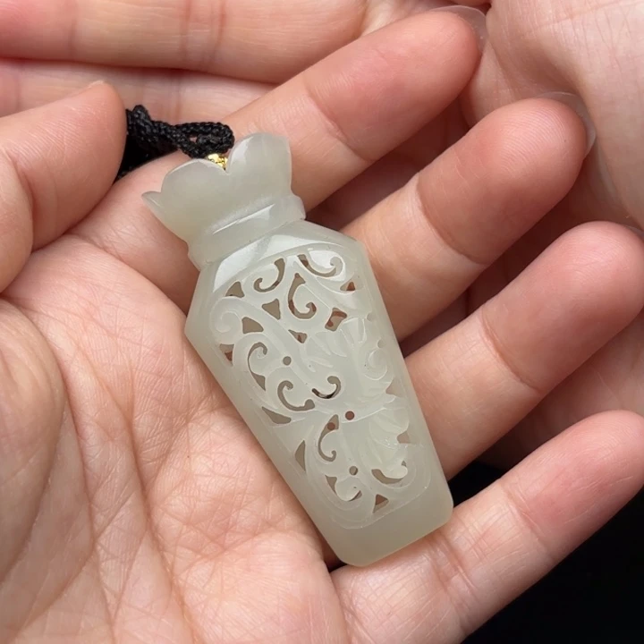 未镶嵌和田玉挂件杰