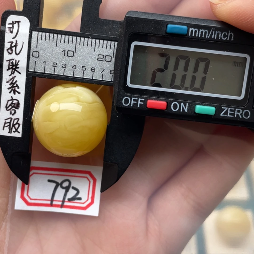 蜜蜡裸石未镶嵌蜜蜡