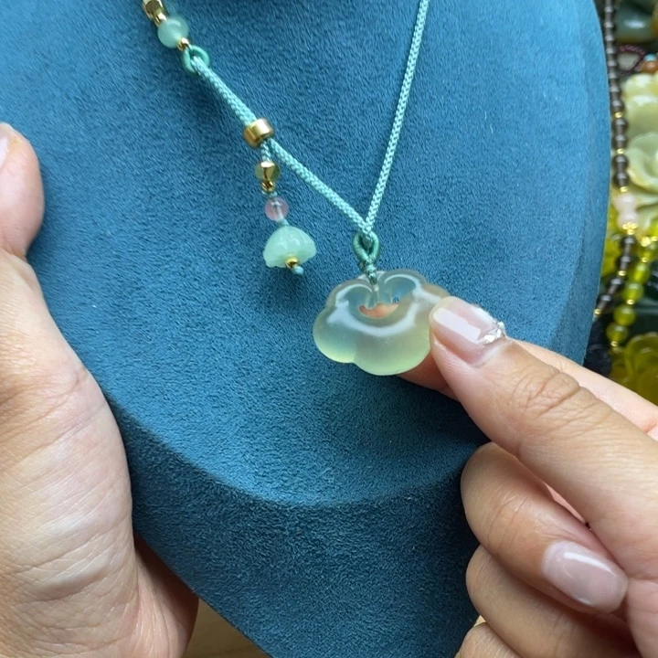 蛇纹石玉未镶嵌吊坠