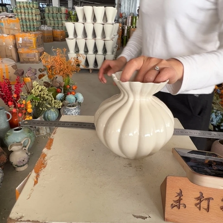 景德镇陶瓷花瓶工厂