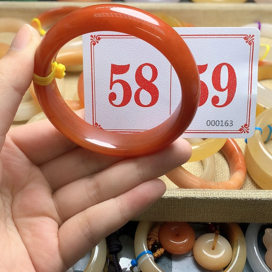 未镶嵌石英质玉（黄龙玉）手镯