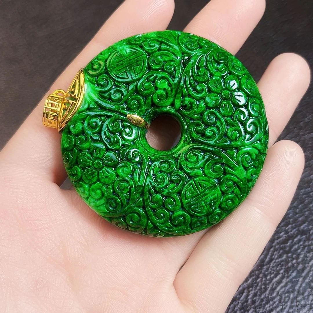 颈饰18K金镶嵌翡翠多样性