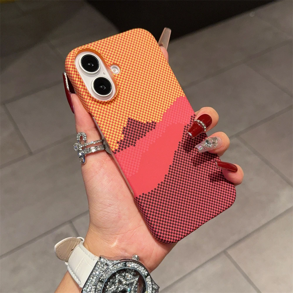 半包碳纤维磁吸适用苹果16PROMAX手机壳iPhone15水贴浮雕纹手机壳