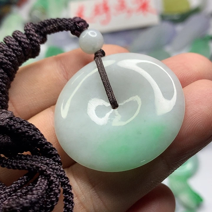 翡翠未镶嵌吊坠(赠链)