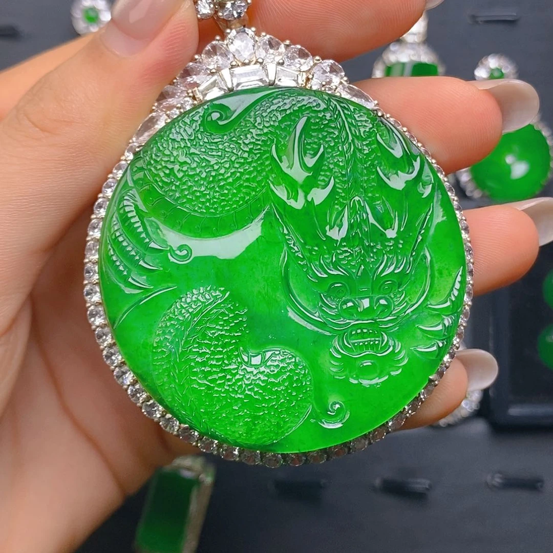 翡翠银S925镶嵌颈饰龙牌