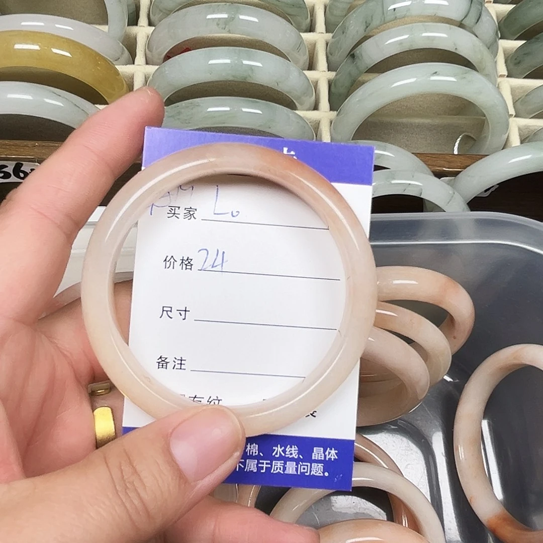 未镶嵌手镯石英质玉