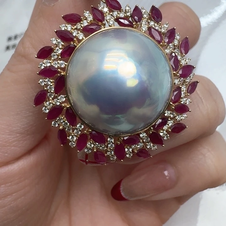 拼合珍珠（马贝珠）颈饰18K金镶嵌