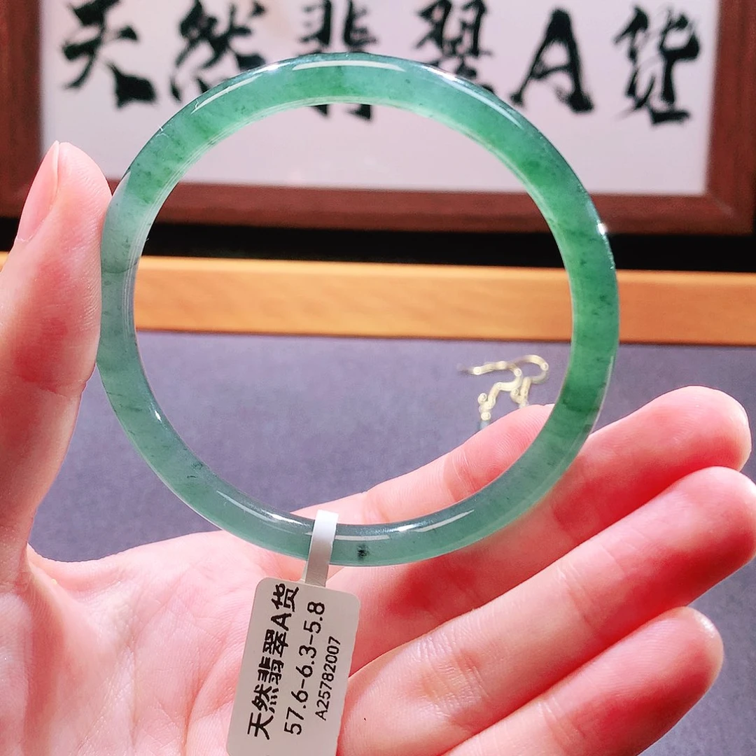 翡翠手镯未镶嵌天然翡翠