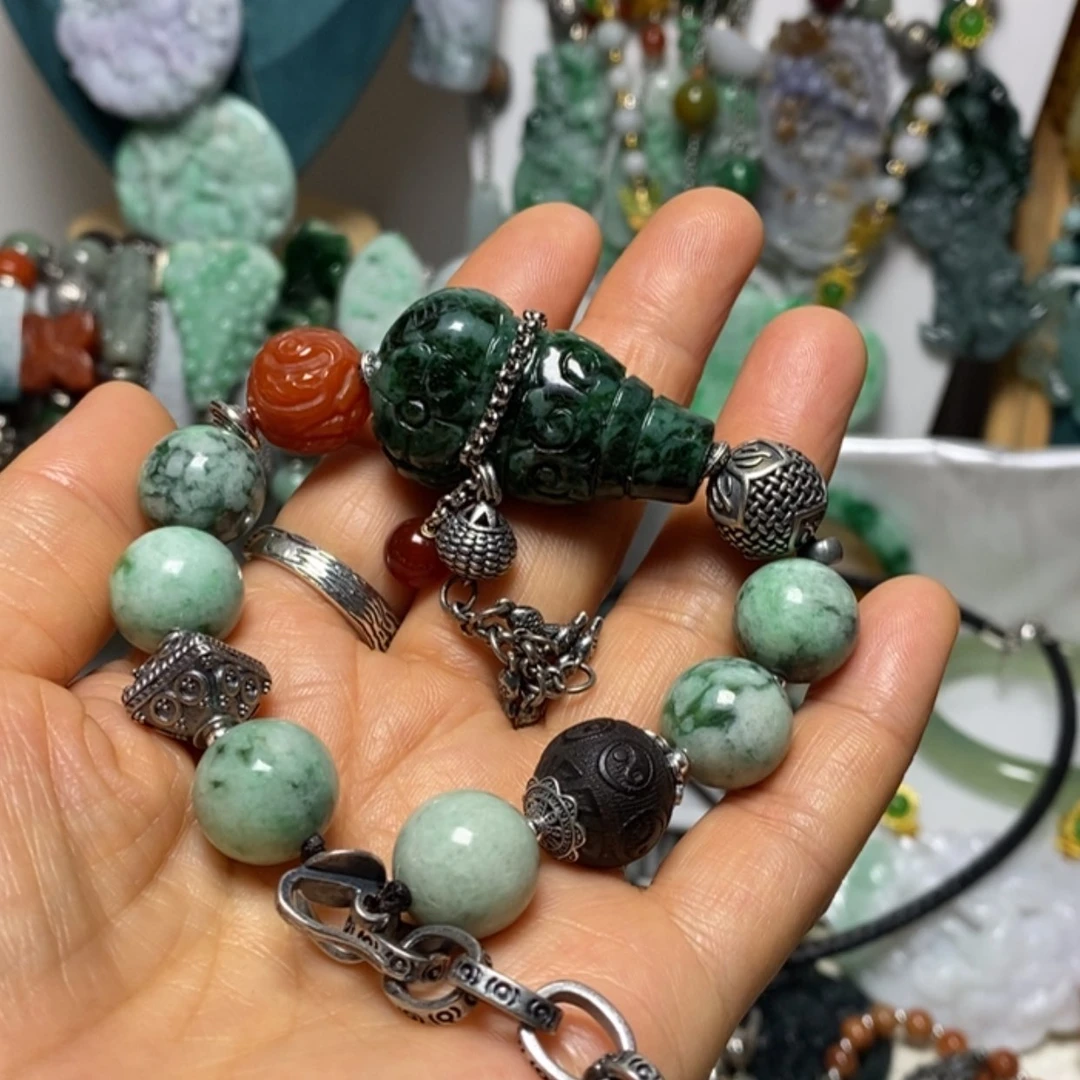 【闪购商品】翡翠吊坠(赠链)未镶嵌董*