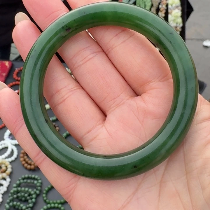 希***椒和田玉未镶嵌颈饰圈口53