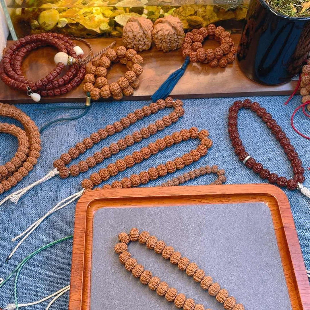 金刚菩提手串?凹底梅花10