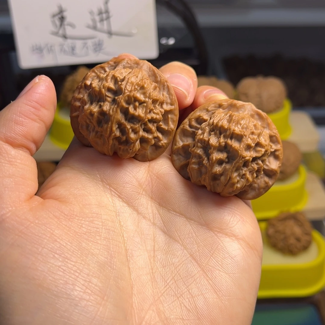 李***晨把件文玩核桃蓟县红