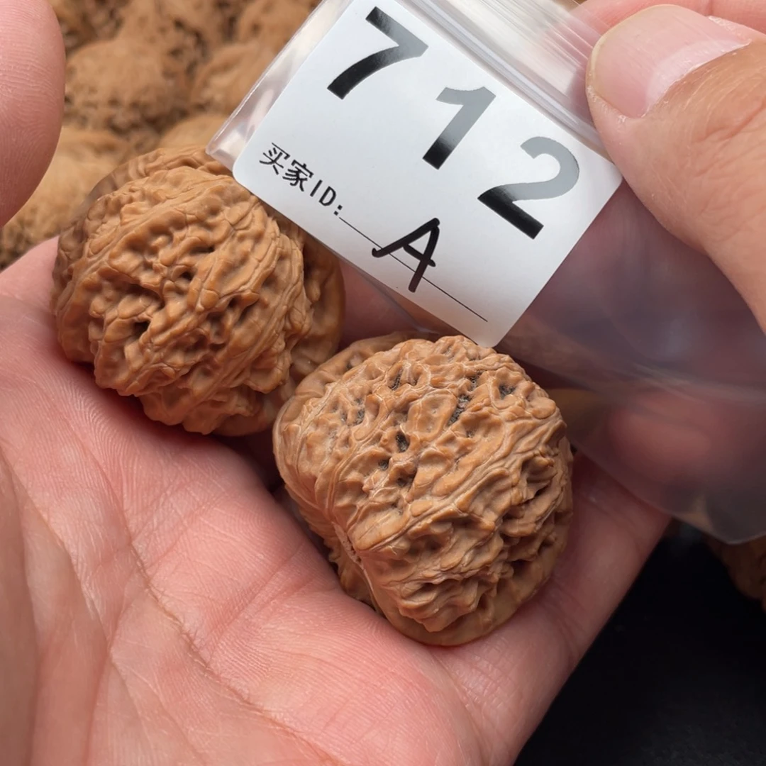 文玩核桃吊坠醉***灯白狮子41