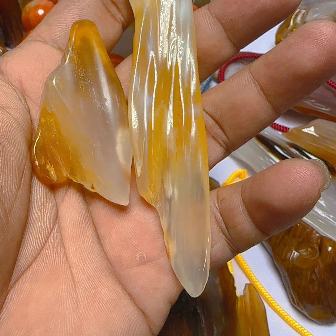 天***成未镶嵌手把硅化玉