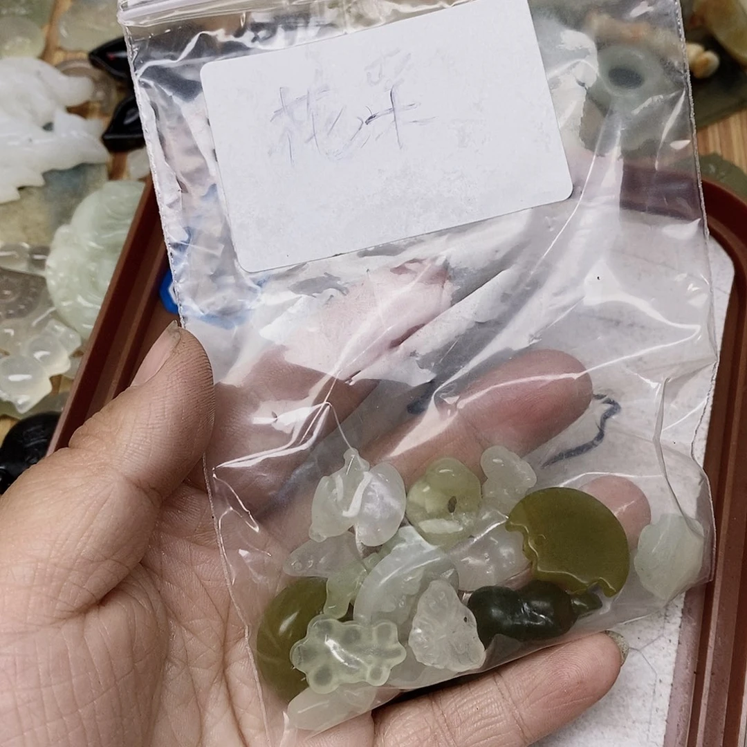 蛇纹石玉未镶嵌吊坠(不含链)花**?8
