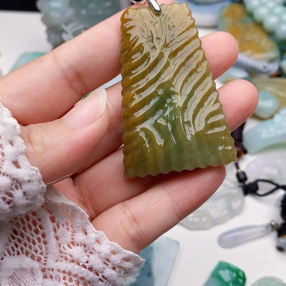 颈饰未镶嵌翡翠随行