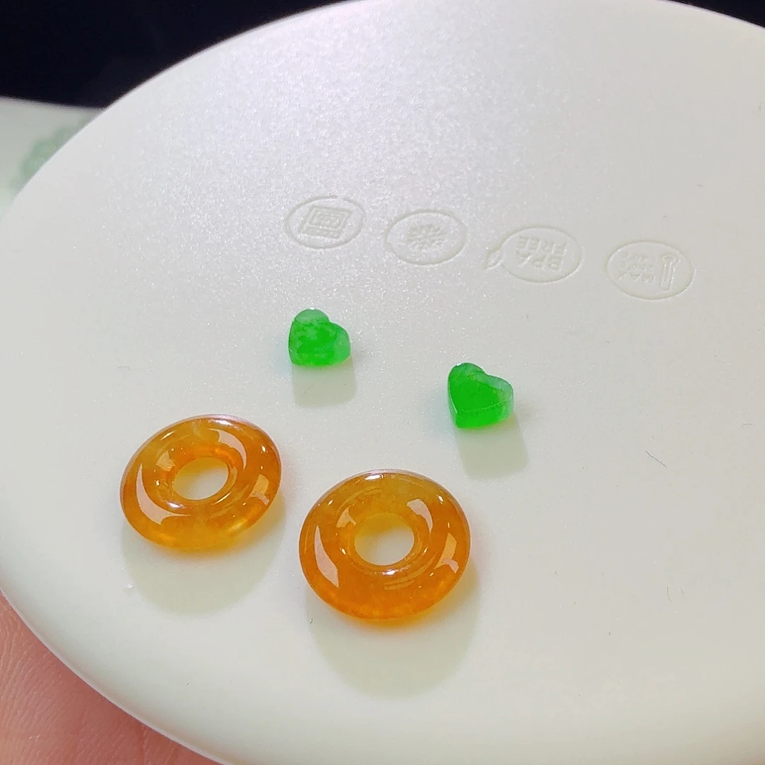 翡翠裸石组合一对