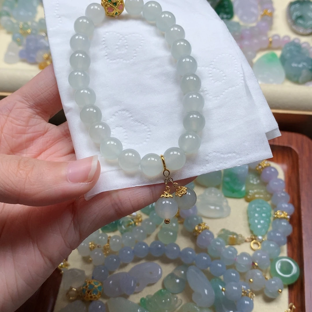 翡翠未镶嵌颈饰是