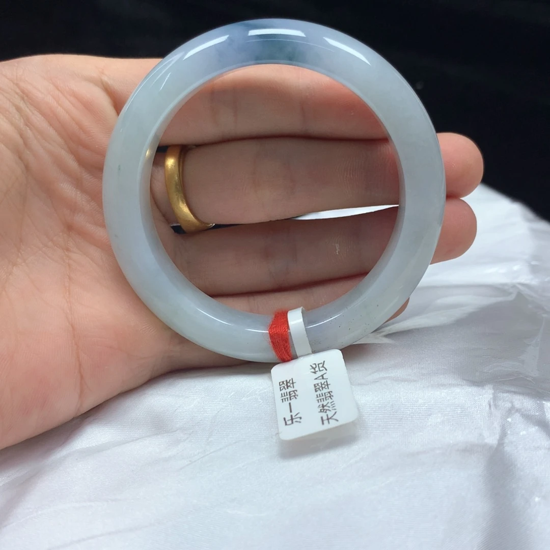 翡翠未镶嵌手镯（圆镯）52.6