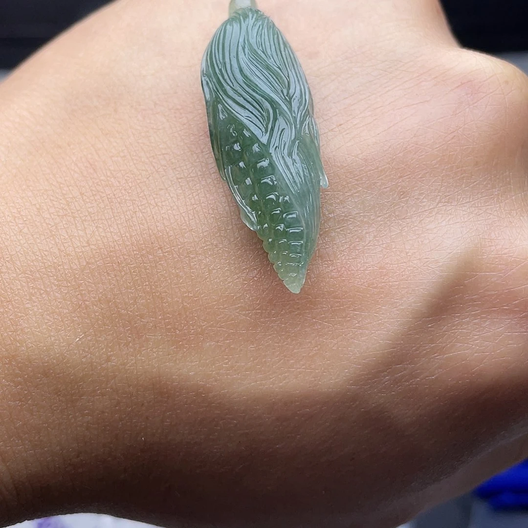 定制翡翠未镶嵌玉米