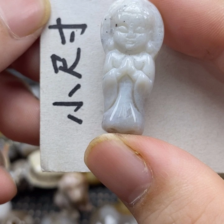 颈饰未镶嵌硅化珊瑚（珊瑚玉）