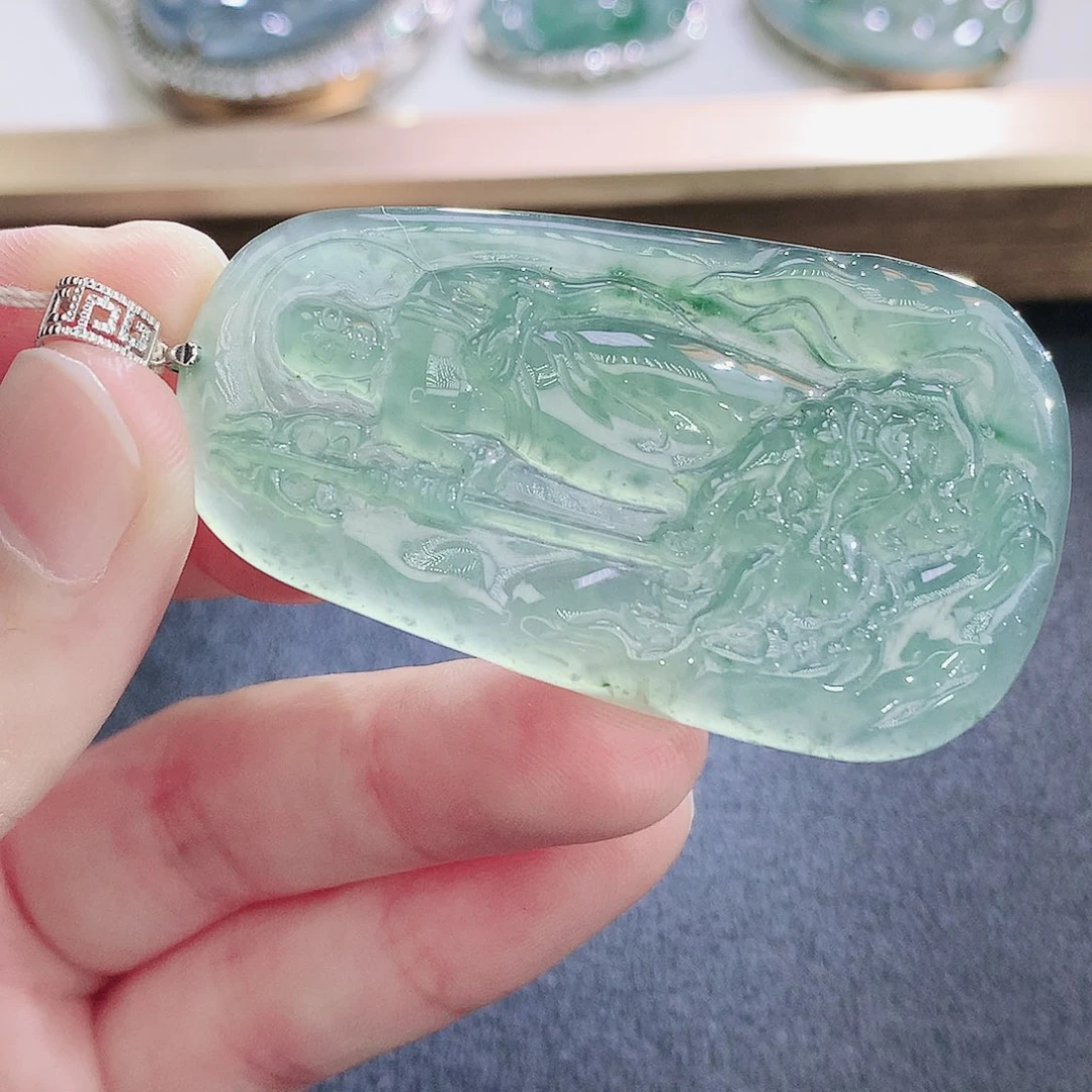 翡翠18K金镶嵌颈饰翡翠