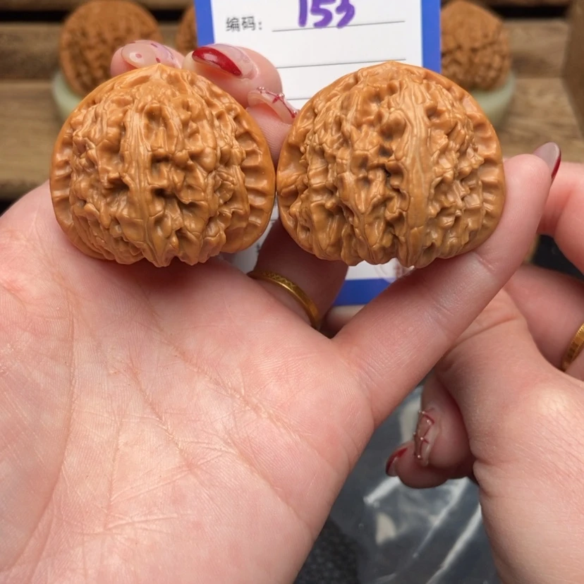 【闪购商品】文玩核桃把件40三角白153