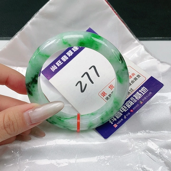 翡翠手镯未镶嵌翡翠12