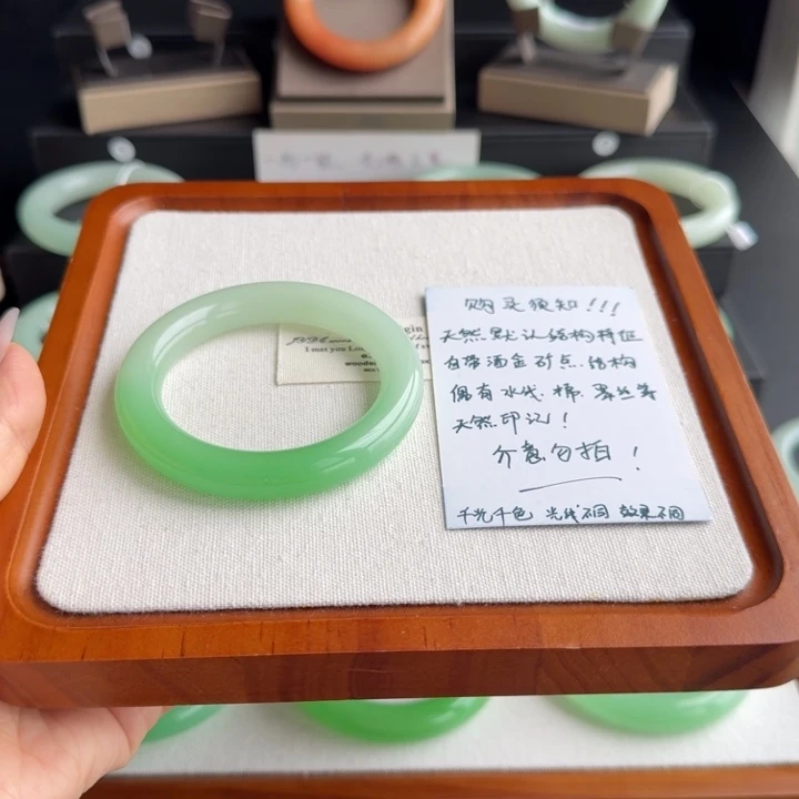 木***南非金属54.5木南开板圆条俏翠手镯