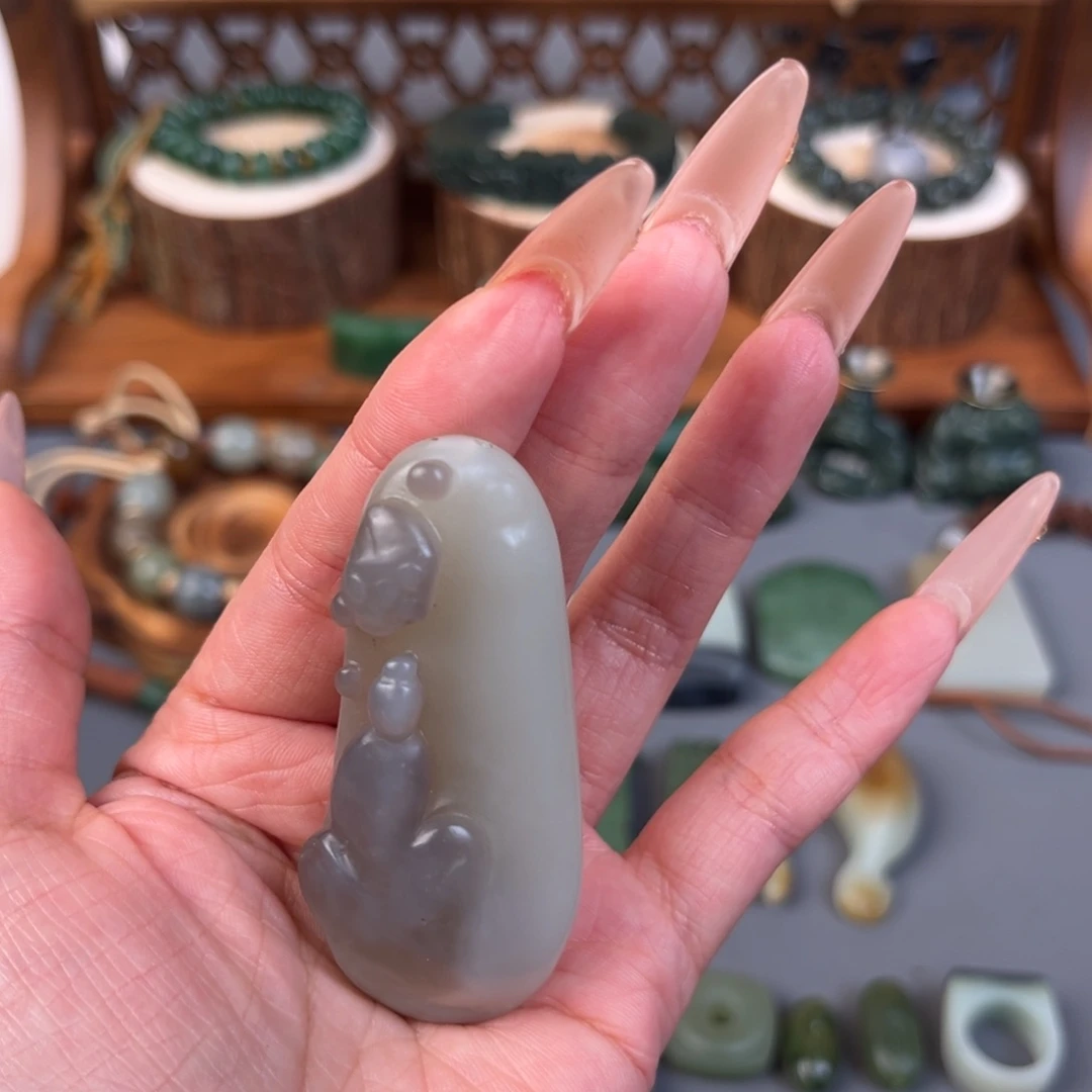 尾***巴和田玉(糖玉)未镶嵌颈饰