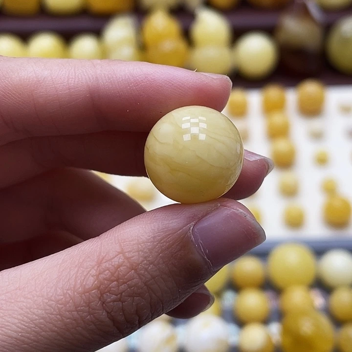 琥珀未镶嵌裸石16.7mm瑕