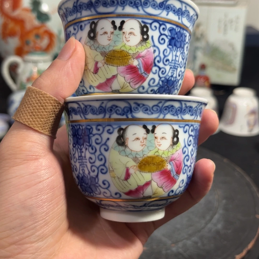 摆件青花加粉彩茶杯一对