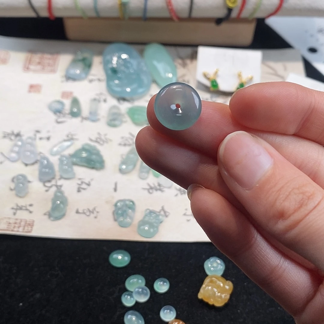 翡翠颈饰未镶嵌b****?天然翡翠