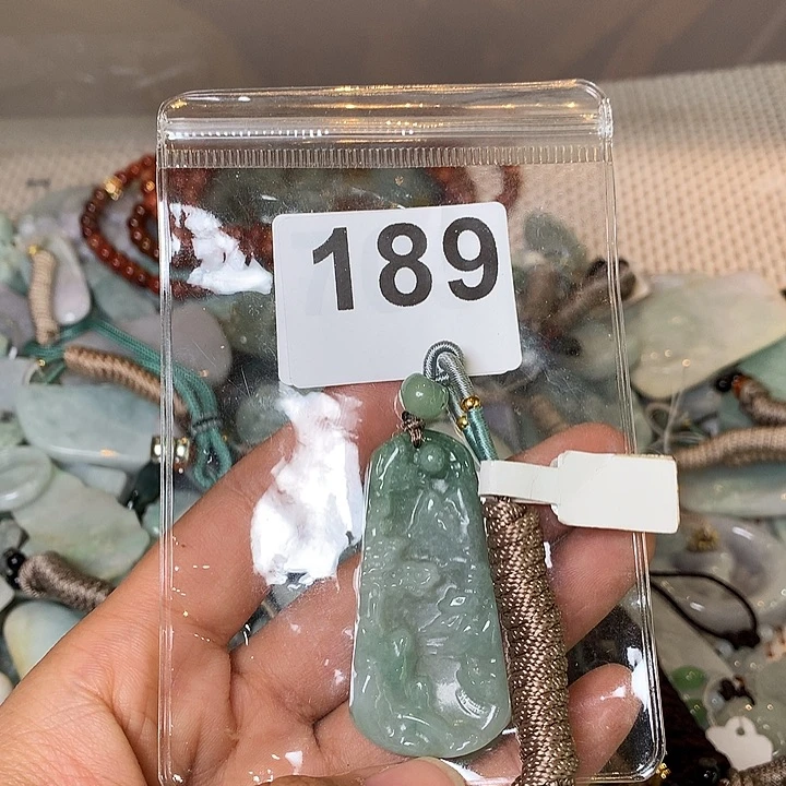 翡翠未镶嵌颈饰北****?翡翠