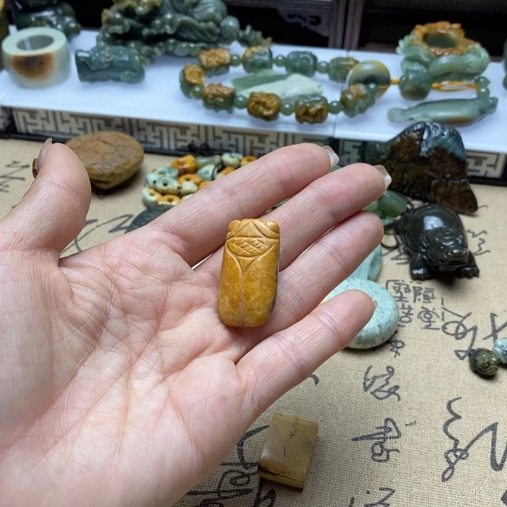 透闪石质玉手把未镶嵌蝈*