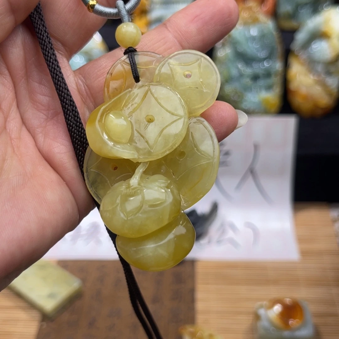 蛇纹石玉未镶嵌颈饰