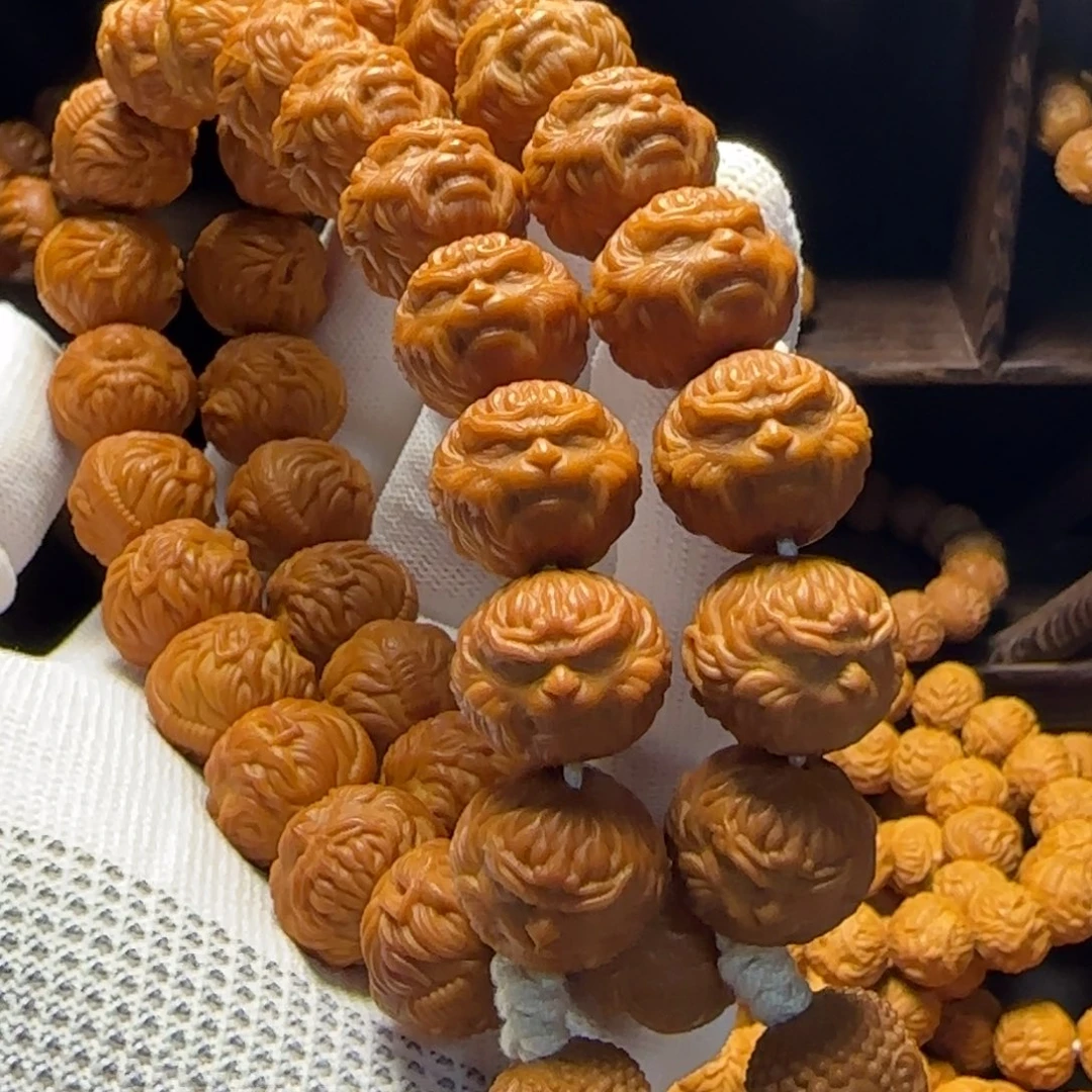 何***春吊坠猴头核桃猴头