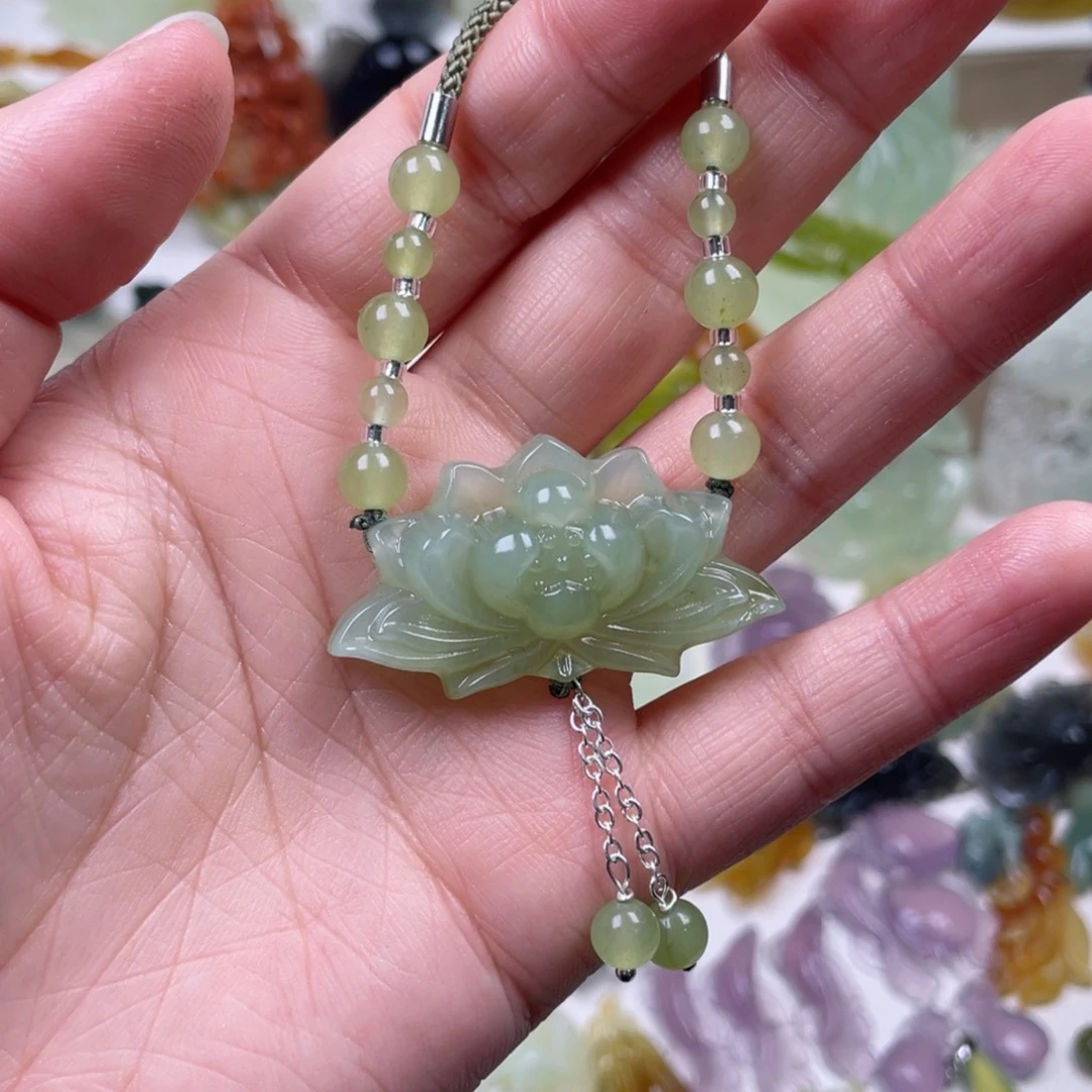 蛇纹石玉未镶嵌颈饰