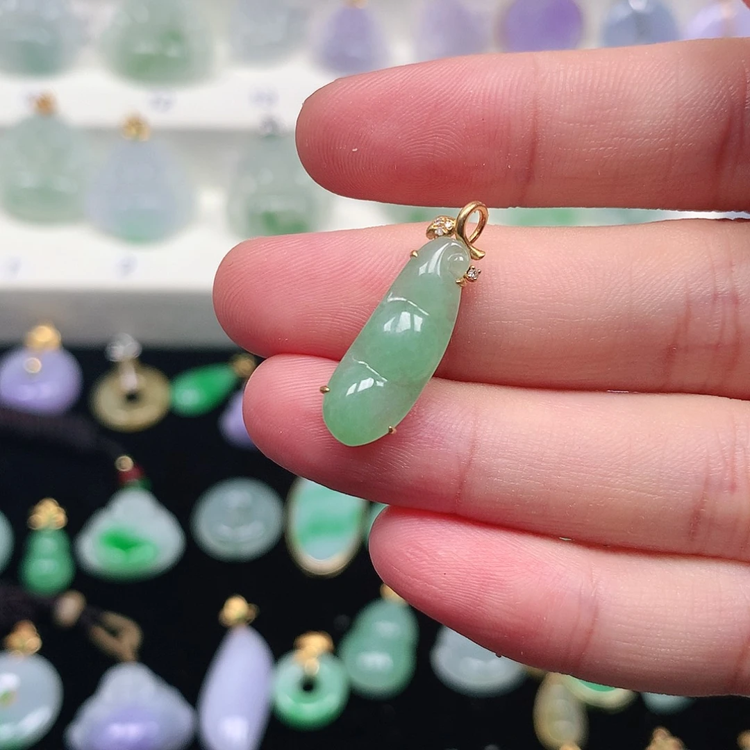 颈饰18K金镶嵌翡翠翡翠吊坠